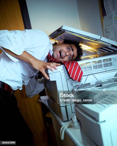 Crazy Büro Stockfoto und mehr Bilder von Kopiergerät - Kopiergerät, Humor, Bizarr