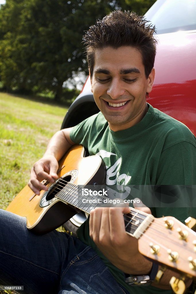 Spielt Gitarre - Lizenzfrei Männer Stock-Foto