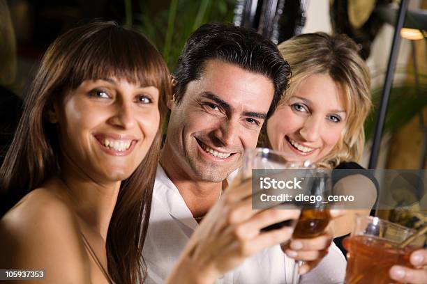 Grupo De Amigos Foto de stock y más banco de imágenes de Abrazar - Abrazar, Actividades recreativas, Adulto