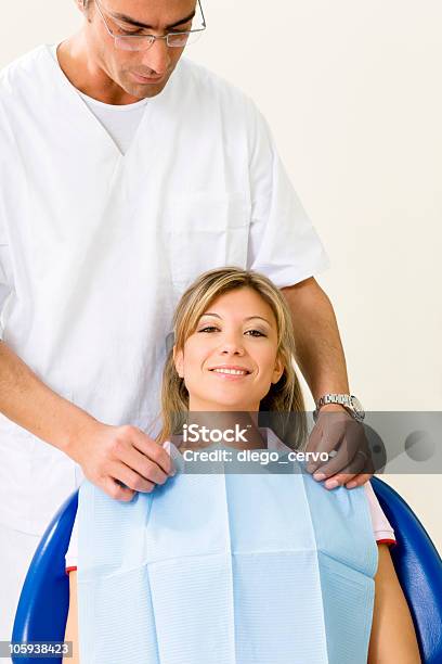치과 의사 2명에 대한 스톡 사진 및 기타 이미지 - 2명, 갈색 머리, 건강 진단