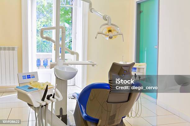 Foto de Dentista e mais fotos de stock de Azul - Azul, Cadeira, Cadeira de Dentista