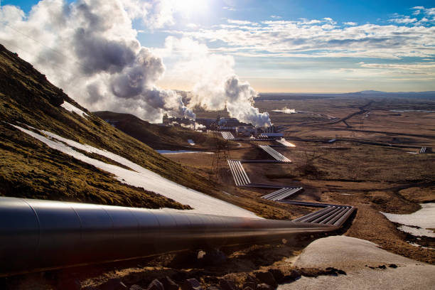 planta de energía de hellisheidi en primavera - hot spring fotografías e imágenes de stock