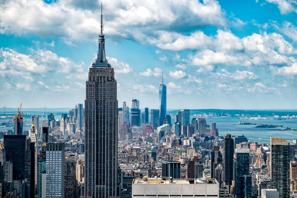 skyline de nueva york - empire state building fotografías e imágenes de stock