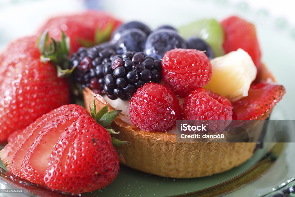 Tarte aux fruits frais et des fraises - Photo de Aliment libre de droits