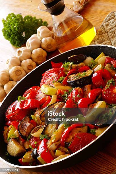 Ratatuia - Fotografie stock e altre immagini di Padella - Pentola - Padella - Pentola, Peperone dolce, Pomodoro