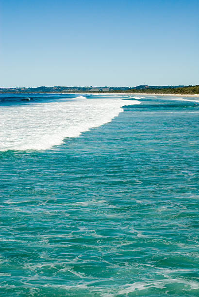 Coastal Scene Waves approaching the coastline at Brunswick Heads, in Northern New South Wales, Australia brunswick heads nsw stock pictures, royalty-free photos & images