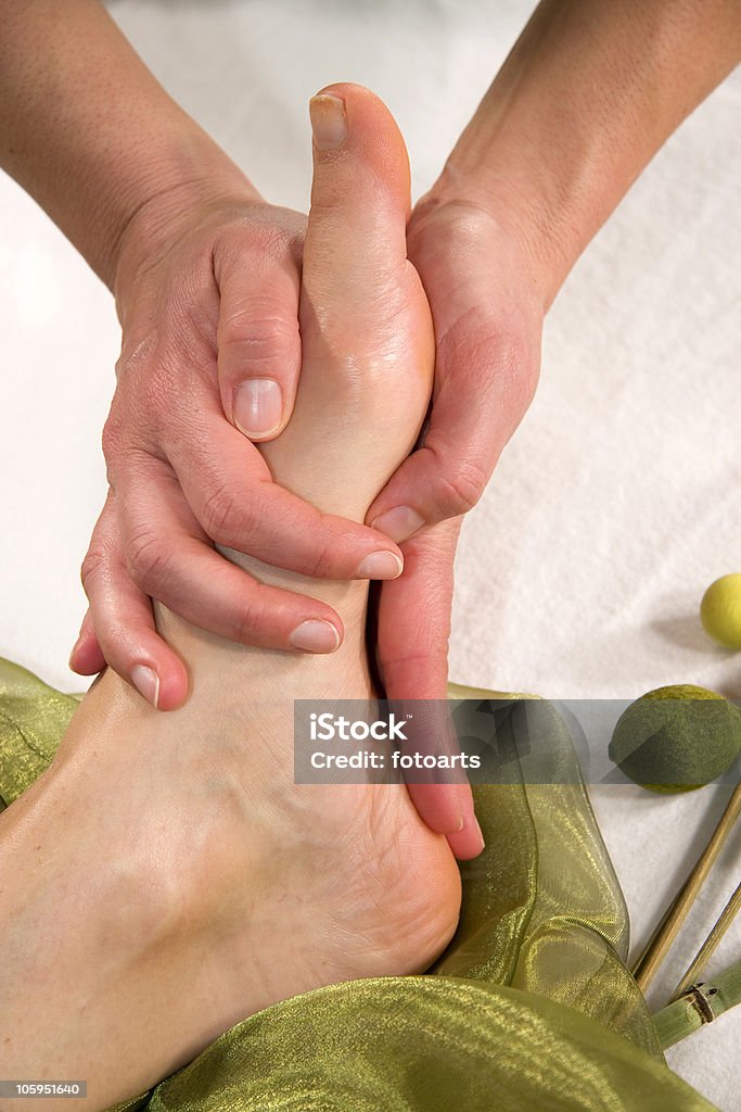 Suela masaje de pies - Foto de stock de 40-49 años libre de derechos