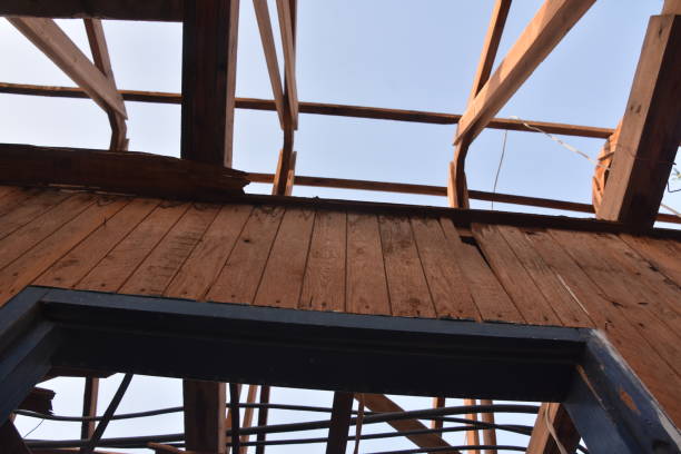 istock Looking up on the bedding of an old roof 1059529478
