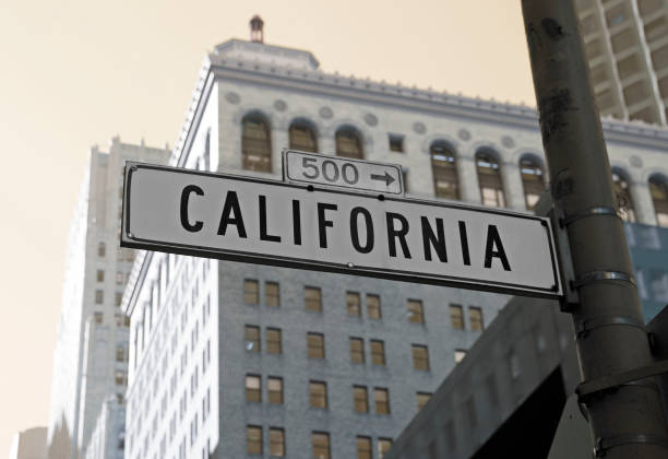 istock California Street 1059686776