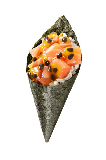 パッション フルーツのソースの�おいしいサーモン巻き手巻き - temaki food sushi salmon ストックフォトと画像
