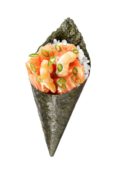 delizioso rotolo di pesce salmone e gamberetti temaki con erba cipollina - temaki food sushi salmon foto e immagini stock