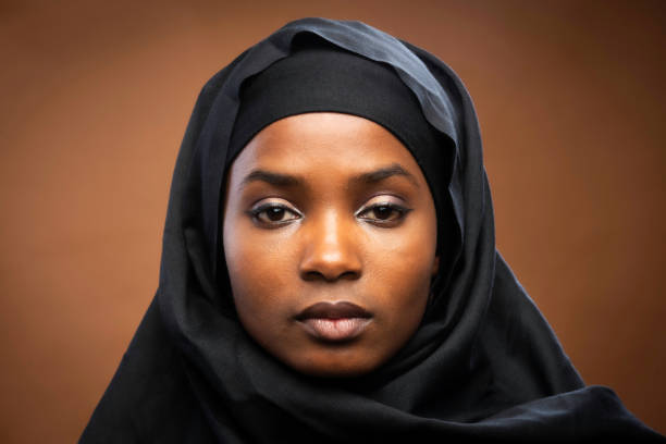 muslim black young woman - sunni imagens e fotografias de stock