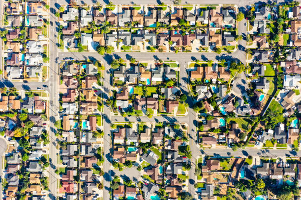 luftbild der häuser in california vororten - housing development development residential district aerial view stock-fotos und bilder