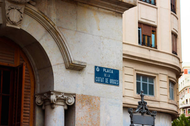 istock Corner street sign in Spain 1059804402