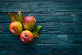 mango-auf-einem-blauen-hintergrund-aus-holz-ansicht-von-oben-kostenloses-exemplar-raum.jpg?b=1&s=170x170&k=20&c=7PwL1HPT3EVn85ADE2QhBmj-mc1GXeQEGqacImJRhZY=