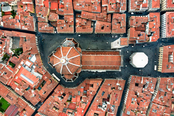 ドゥオーモ フィレンツェ - 鳥の目のビュー - aerial view city urban scene italy ストックフォトと画像