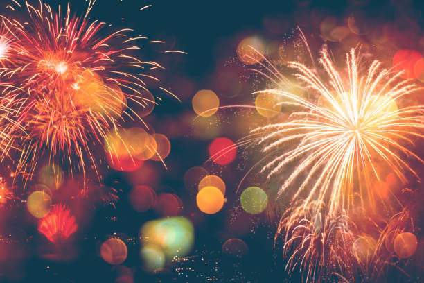 fuegos artificiales fiesta feliz año nuevo con bokeh - fuegos artificiales fotografías e imágenes de stock