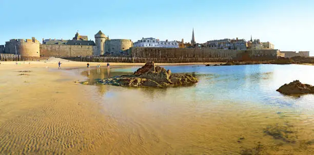 Fort National is on a peninsula of rocks connected to Saint-Malo by a beach.