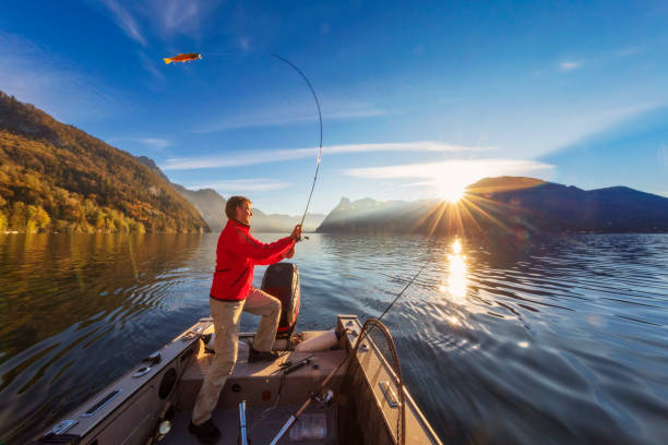 enjoy my leisure time - fishing at alpin lake - sporting fisherman fishing recreational pursuit imagens e fotografias de stock