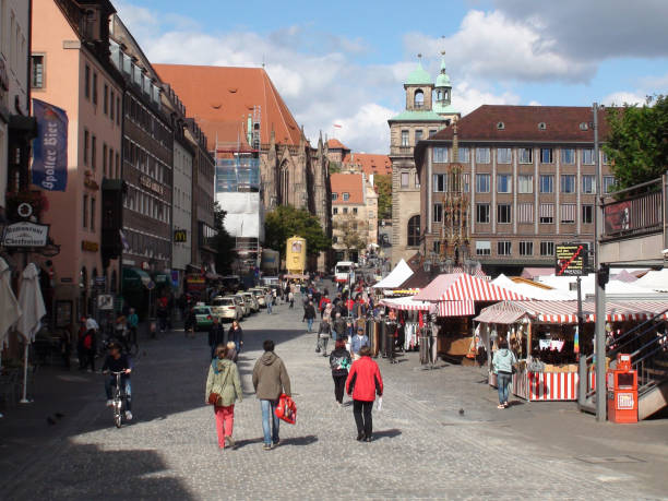 plac hauptmarkt w norymberdze bawaria niemcy europa zachodnia, w tym scena ludzi - schoner brunnen zdjęcia i obrazy z banku zdjęć