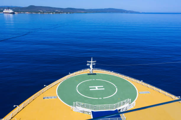 statek wycieczkowy disney fantasy by disney cruise line zadokowany w falmouth na jamajce - click!_fantasy zdjęcia i obrazy z banku zdjęć