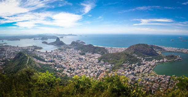 vista aérea do rio de janeiro e pão de açúcar - rio de janeiro, brasil - clear sky landscape urca southeastern region - fotografias e filmes do acervo
