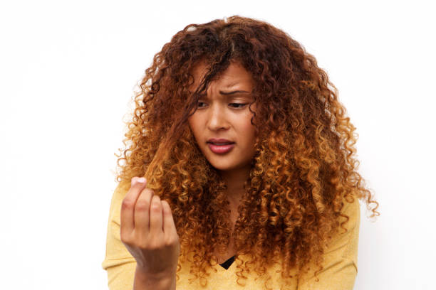 unhappy young woman with hair problems - female emotional stress african ethnicity loss imagens e fotografias de stock