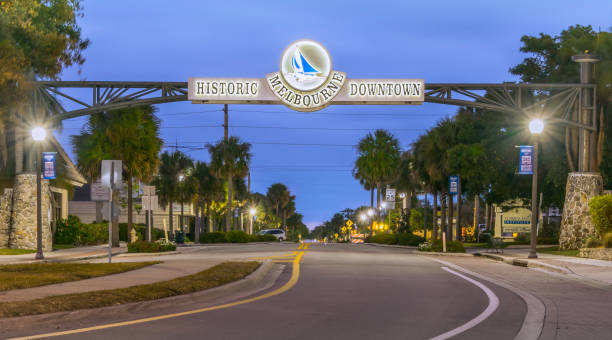 centre-ville historique de melbourne en floride - brevard county photos et images de collection