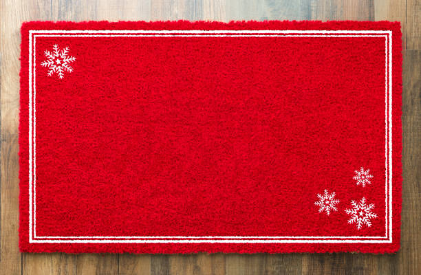 em branco feriado vermelho tapete de boas vindas com neve flocos no fundo do assoalho de madeira - welcome sign doormat greeting floor mat - fotografias e filmes do acervo