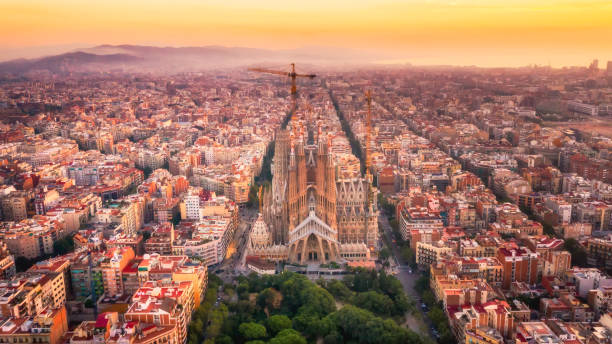 sagrada familia barcelona españa - barcelona españa fotografías e imágenes de stock