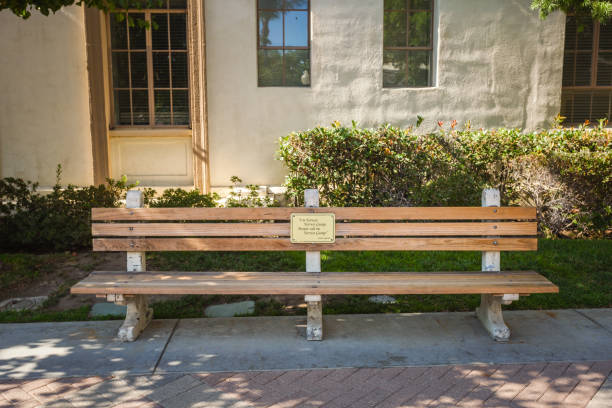 Forrest Gump bench Paramount Studio, Los Angeles - Jul 28, 2018: the original bench of Forrest Gump in Paramount Studio courtyard paramount studios stock pictures, royalty-free photos & images