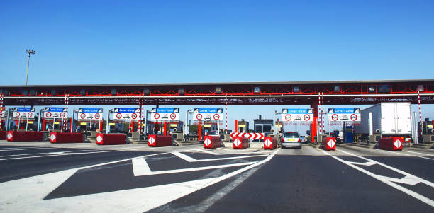 casello autostradale. - toll booth foto e immagini stock