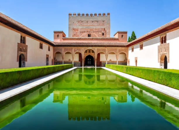 court of the myrtles in nasrid palace in alhambra, granada, spain - ancient arabic style arch architecture imagens e fotografias de stock