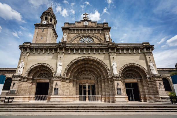 манила собор intramuros плаза де рома филиппины - manila cathedral стоковые фото и изображения