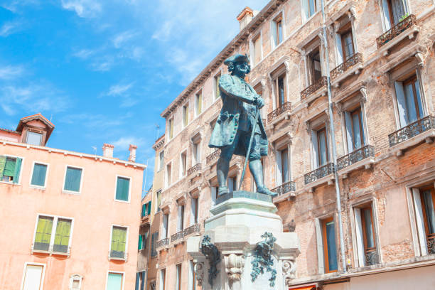 istock Statues Carlo Goldoni in Venice 1060493304