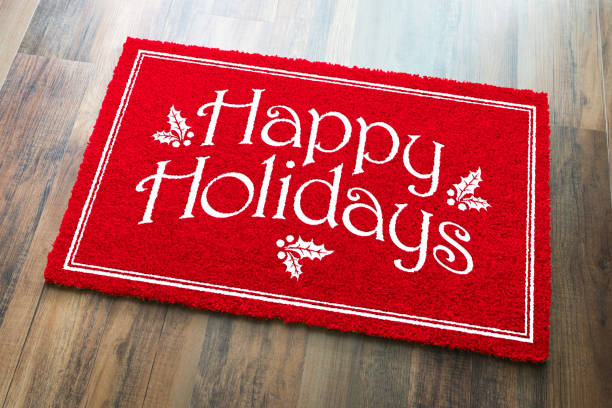 boas festas natal vermelho bem-vindo a esteira no fundo do assoalho de madeira - welcome sign doormat greeting floor mat - fotografias e filmes do acervo