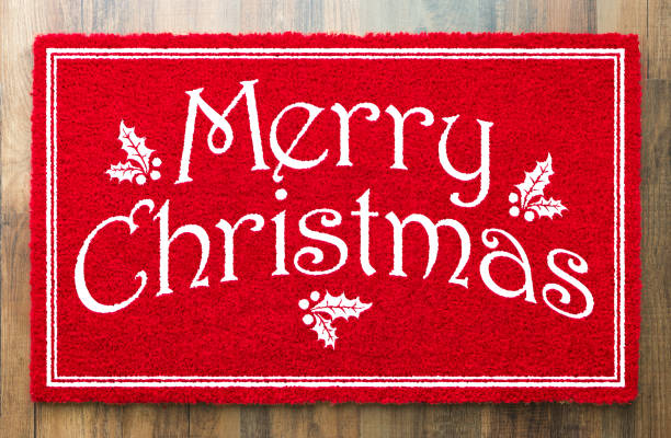 buon natale rosso benvenuto mat su sfondo pavimento in legno - welcome sign doormat greeting floor mat foto e immagini stock