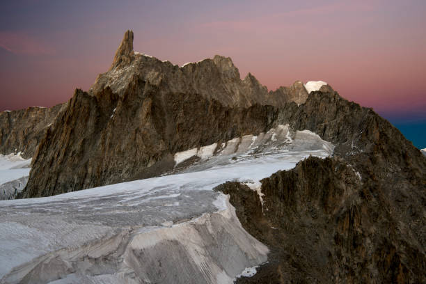 Dent du gigant , aguille de Rochefort and grandes Jorasses at sunrise with alpenglow colors and glaciers Dent du gigant , aguille de Rochefort and grandes Jorasses at sunrise with alpenglow colors dent du geant stock pictures, royalty-free photos & images