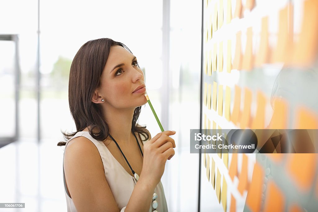 Frau hand mit Bleistift in Ihre Planung der Fahrplan - Lizenzfrei Geschäftsfrau Stock-Foto