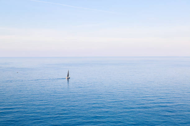 vela em azul - cinqueterre - fotografias e filmes do acervo