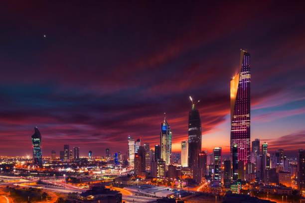 夕暮れ時のクウェート市 - クウェート市 ストックフォトと画像