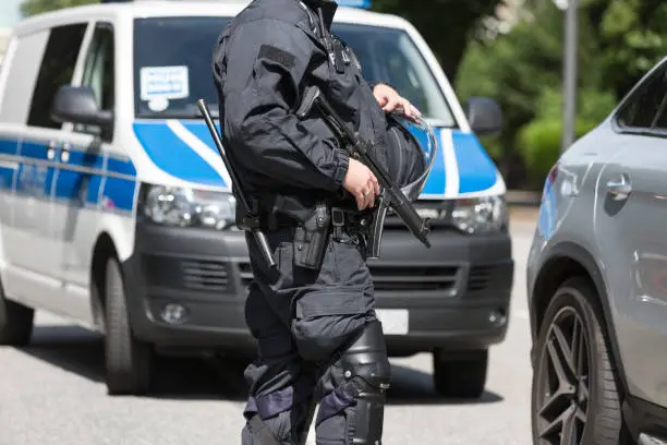 german police man with machine gun
