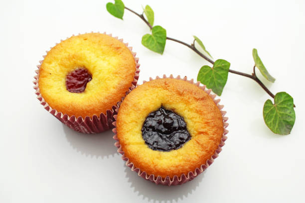 strawberry jam and blueberry jam muffins - muffin blueberry muffin healthy eating bran muffin imagens e fotografias de stock