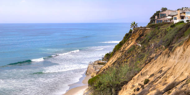 istock Home on a cliff overlooking ocean in San Diego CA 1060793404