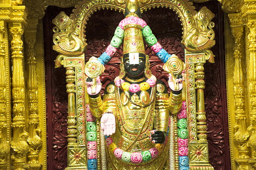 Estatua de balaji de Tirupati, BAPS Swaminarayan mandir, Katraj, Pune photo