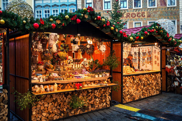 Wooden kiosks at Christmas market in Prague, Czech Republic. PRAGUE, CZECH REPUBLIC - DECEMBER 11, 2016: Wooden kiosks offering souvenirs and decorations during Christmas market taking place each year on December. It is very popular destination with tourists visiting Prague. prague christmas market stock pictures, royalty-free photos & images