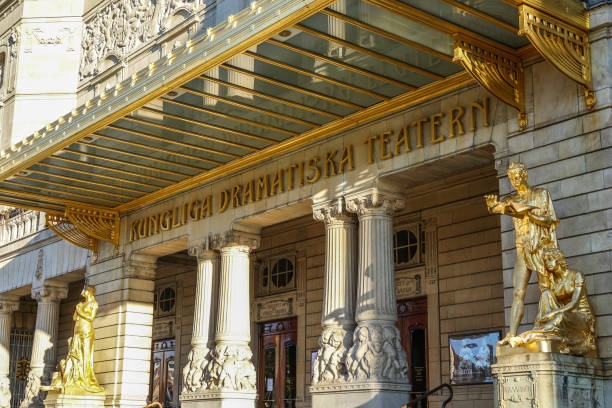 royal dramatic theatre (in swedish: kungliga dramatiska teatern, dramaten) - kungliga imagens e fotografias de stock