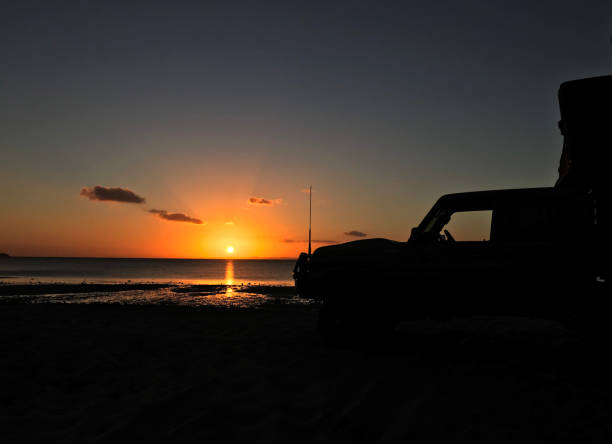 quatro rodas motrizes na praia - off road vehicle audio - fotografias e filmes do acervo