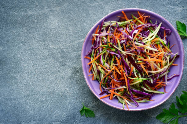 red cabbage salad cole slaw - 1474 imagens e fotografias de stock