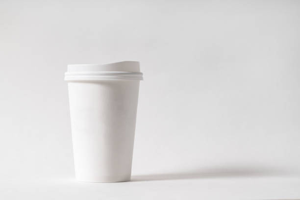 coupe du livre blanc sur fond blanc. - coffee coffee cup take out food cup photos et images de collection